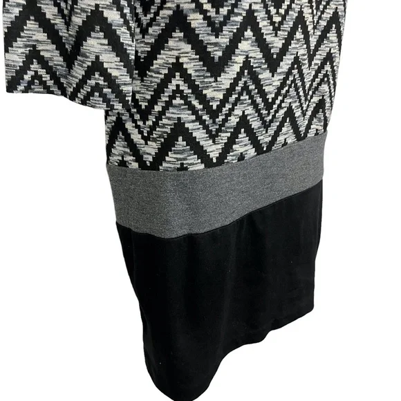 Ronni Nicole Gray & Black Chevron 3/4 Long Sleeve Mini Knit Sheath Dress sz 12 - Picture 8 of 16